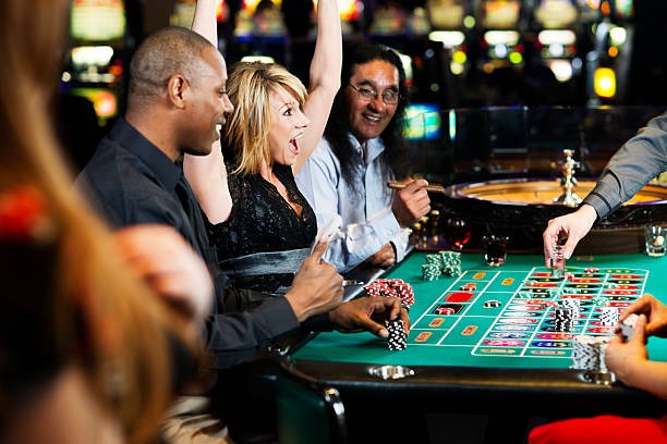 Roulette wheel and betting layout Roulette wheel and betting layout on gambling artinya platform